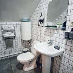 Семейный номер с собственной ванной комнатой