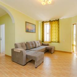 Улучшенные апартаменты с 2 спальнями и террасой с видом на город и море