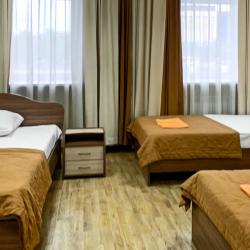 Кровать в 3-местном общем женском номере