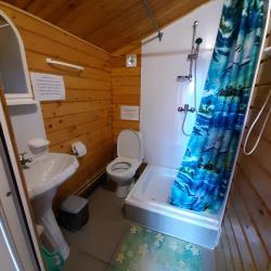 Комната улучшенная с 2 односпальными и 1 двуспальной кроватью (2 этаж)