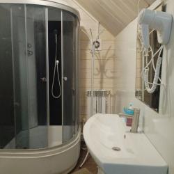 2-местный номер эконом с 1 двуспальной кроватью (мансарда)