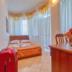 Номер стандарт с 1 двуспальной кроватью с боковым видом на море