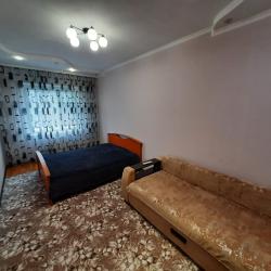 Фото Апартаменты на улице Нововартовская 4