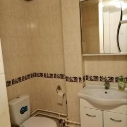 Кровать в 8-местном общем женском номере