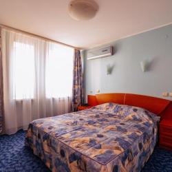 2-комнатный номер полулюкс с 1 двуспальной кроватью