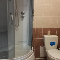 Кровать в 3-местном общем улучшенном номере