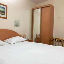 Номер стандарт с 1 двуспальной кроватью