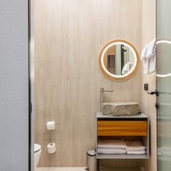 Номер полулюкс с 1 двуспальной кроватью и диваном