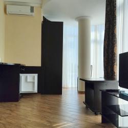 Комната полулюкс с 1 двуспальной кроватью с балконом