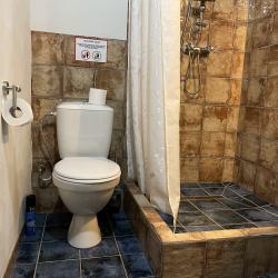 Номер стандарт с 1 двуспальной кроватью и дополнительным местом (мансарда)