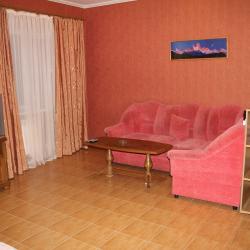 Комната стандарт с 2 двуспальными и 1 односпальной кроватью №4