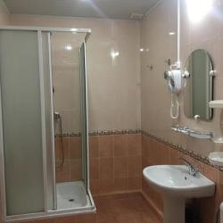 Номер стандарт улучшенный с 1 односпальной и 1 двуспальной кроватью