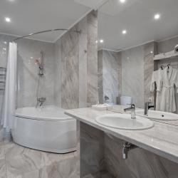 Номер люкс комфорт с 1 двуспальной кроватью