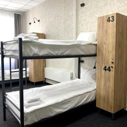 Кровать в 12-местном общем номере