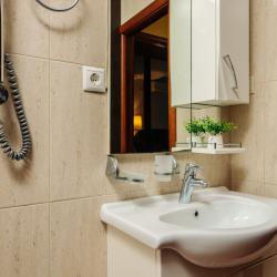 2-местный номер улучшенный с 1 двуспальной кроватью