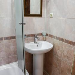 Номер стандарт с 1 двуспальной кроватью (мансарда)