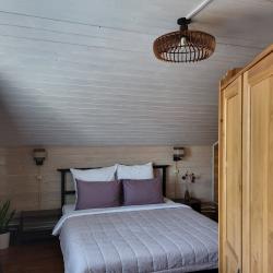 2-комнатный коттедж премиум с 3 односпальными и 1 двуспальной кроватью (мансарда)