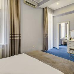 Номер люкс семейный с 1 двуспальной кроватью