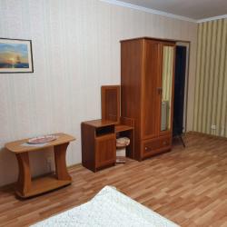 3-местный номер стандарт с 1 двуспальной кроватью (корпус №2, 2 звезды)
