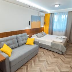 Номер стандарт с 1 двуспальной кроватью и диваном