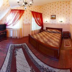 Комната полулюкс с 1 двуспальной кроватью