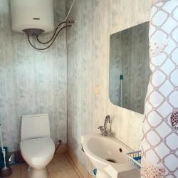Коттедж эконом с 1 двуспальной кроватью и двухъярусной кроватью