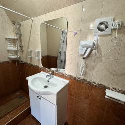 2-местный номер стандарт с 1 двуспальной кроватью