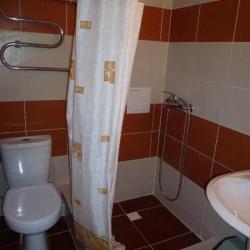 Комната стандарт с 1 односпальной и 1 двуспальной кроватью c балконом