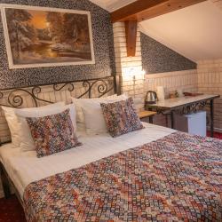 Номер стандарт улучшенный с 1 двуспальной кроватью (мансарда)