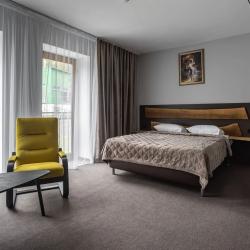 Номер стандарт семейный с 2 односпальными и 1 двуспальной кроватью