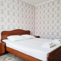 Номер улучшенный семейный с 1 двуспальной кроватью