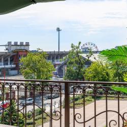 Фото V hotel & Rooftop lounge (В отель)