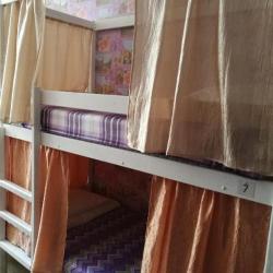 Кровать в 8-местном общем женском номере