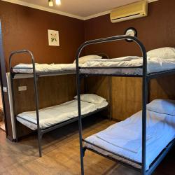 Кровать в 8-местном общем номере