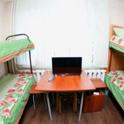 Кровать в 10-местном общем женском номере (общие удобства)