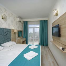 2-комнатный номер люкс (вид на бассейн)