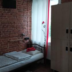 Кровать в 4-местном общем женском номере