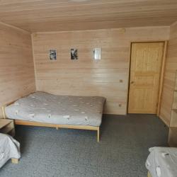 Номер эконом стандарт с 2 односпальными и 1 двуспальной кроватью