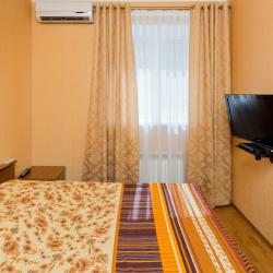 Номер стандарт с 1 двуспальной кроватью