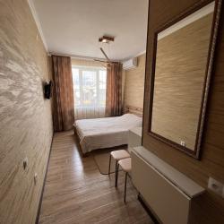 Номер стандарт с 1 двуспальной кроватью 202