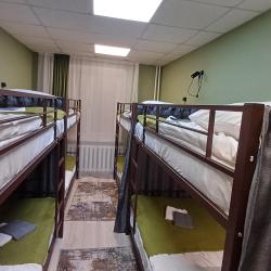 Кровать в 8-местном общем номере