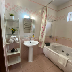 Номер комфорт улучшенный с 1 двуспальной кроватью