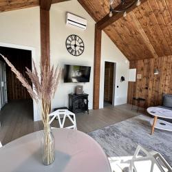 Фото Отель BarnHouse Village (БарнХаус Виллэдж)