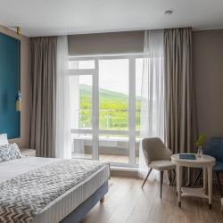 Стандартный номер с двуспальной кроватью (вид на сопки)