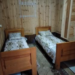 Номер стандарт эконом с 3 односпальными и 1 двуспальной кроватью