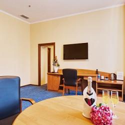 Номер люкс улучшенный с 1 двуспальной кроватью