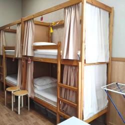 Кровать в 8-местном общем женском номере