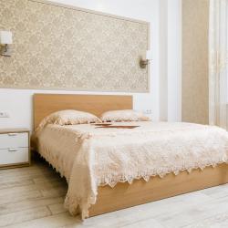 Номер люкс с 1 односпальной и 1 двуспальной кроватью