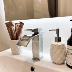 4-местные 2-комнатные апартаменты улучшенные в Центре Тюмени рядом с природой