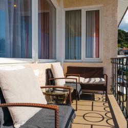 Улучшенные апартаменты с 2 спальнями и балконом с видом на море и город